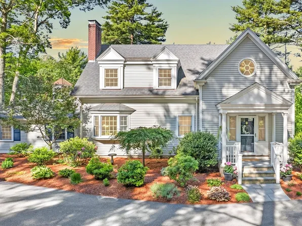 69 Walpole St, Dover, MA 02030