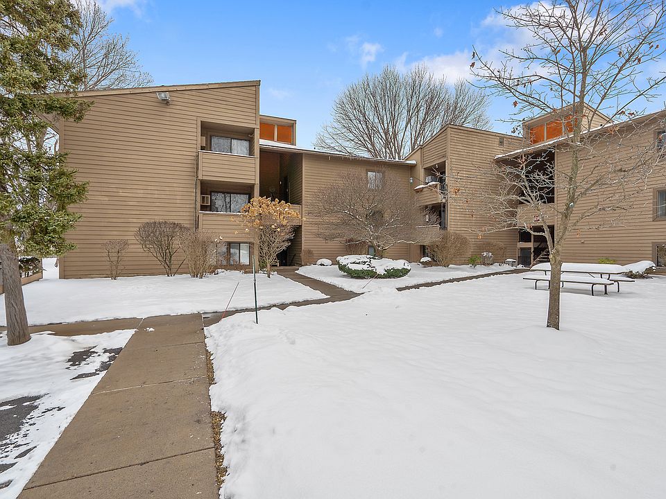 Welcome to 6 Watertree Dr. This lovely 2 bedroom condo in the Watertree of DeWitt Condominium Community boasts all of the benefits of low maintenance and convenient living. The charming courtyard at the front of the building offers open greenspace and com