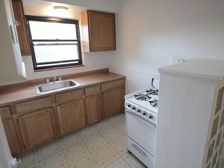 7915 Saint Lawrence Ave #1 — Photo 5