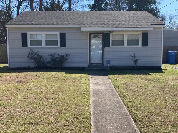 2423 Livesay Rd, Chesapeake, VA 23323