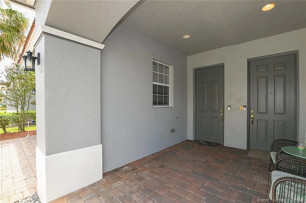 3 bed, 2.5 bath, 2123 sqft, $2,600 — Photo 2