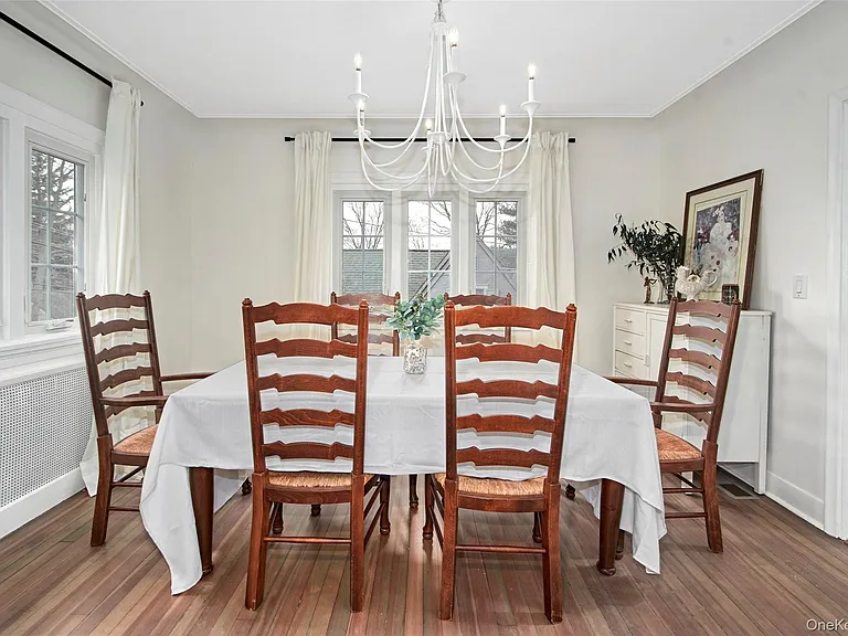 319 Oakland Beach Ave — Photo 9