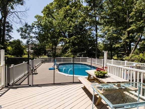 4th image of 4 Rumson Rd