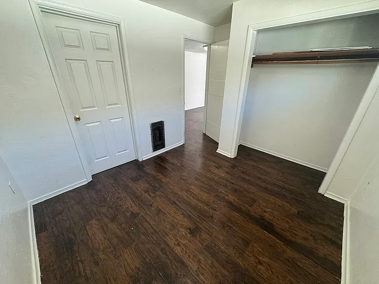 1065 W Marina Dr #8 — Photo 3