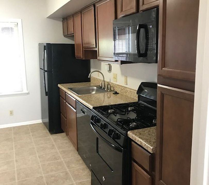 1st image of 616 Broadmoor Dr APT D