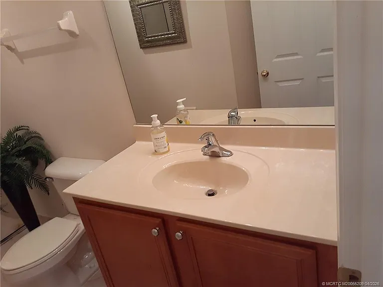 1571 SE Hampshire Way #104 — Photo 14