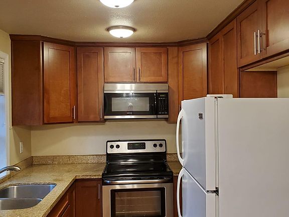 4th image of 3903 148th Ave NE APT B