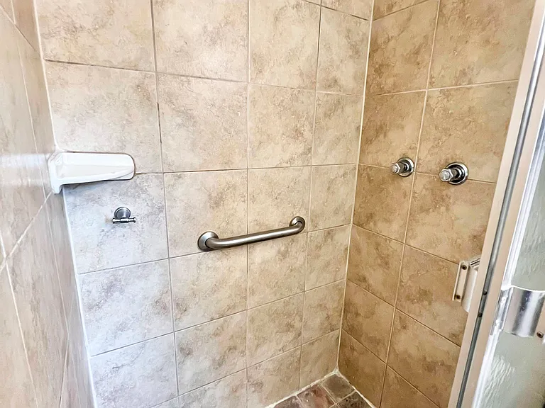 Four Winds Dr SW — Photo 6
