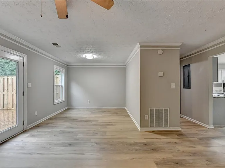 3876 Meadow Creek Dr — Photo 12