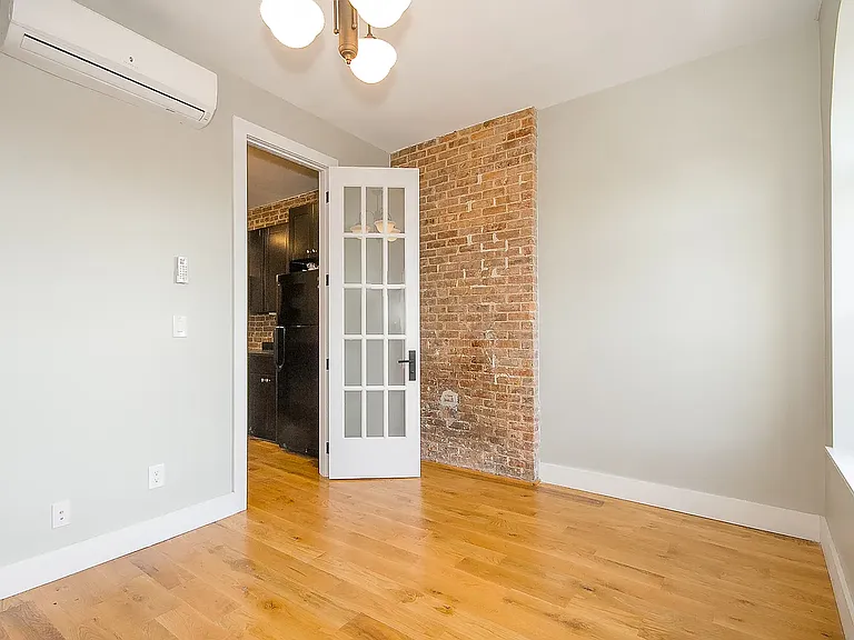 162 Pulaski St #3L — Photo 17