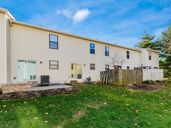 4th image of 872 Upholland Ln #12D