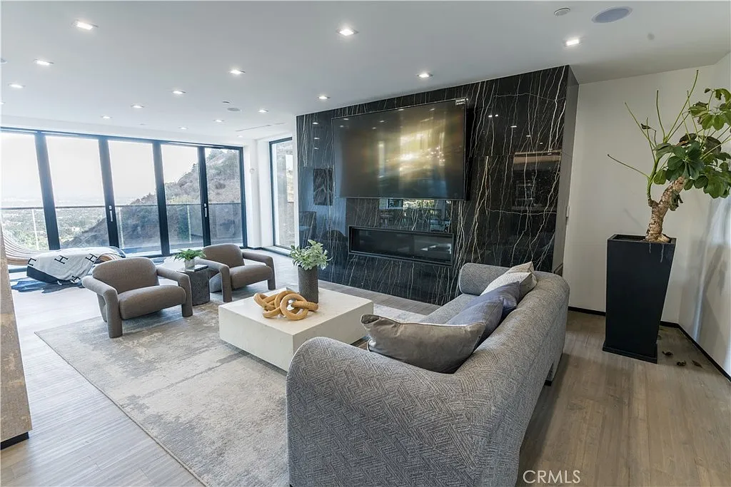 3 bed, 3348 sqft, $15,000 — Photo 4