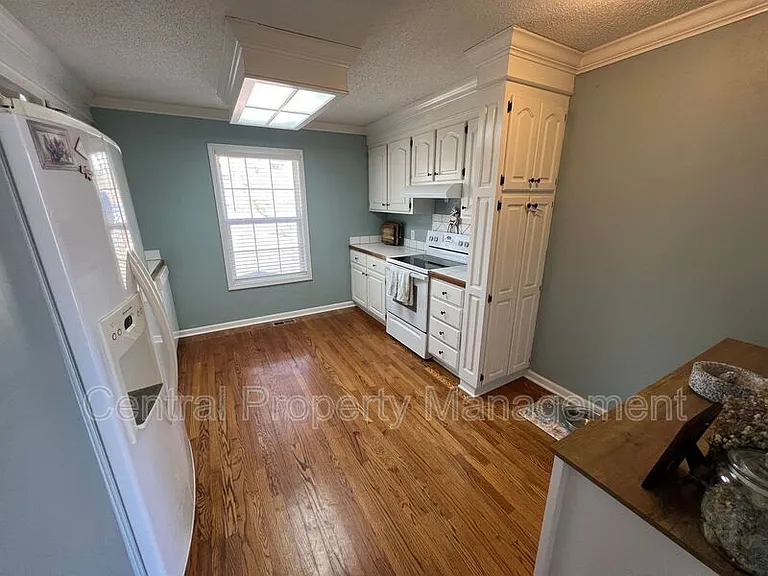1014 Old Mill Rd — Photo 3