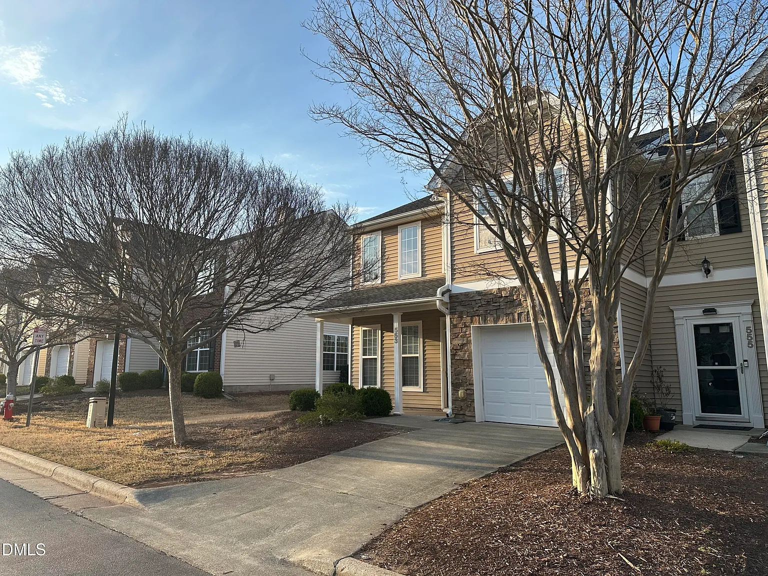 4 bed, 3.0 bath, 2100 sqft, $2,195 — Photo 3