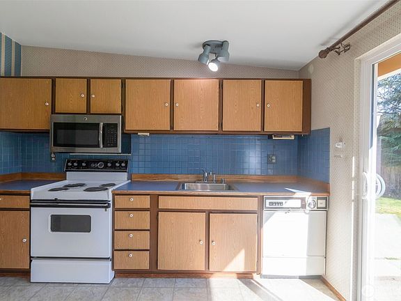 5th image of 308 225th Street SW