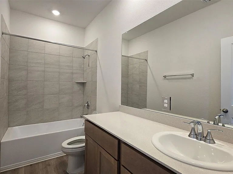 122 Holmby Dr — Photo 17