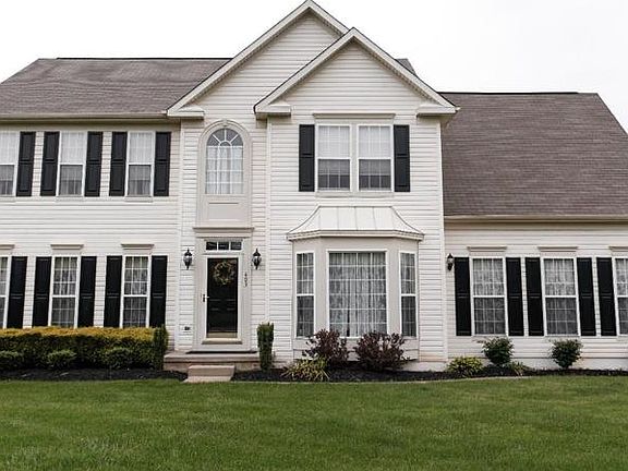 3rd image of 403 Otter Ct