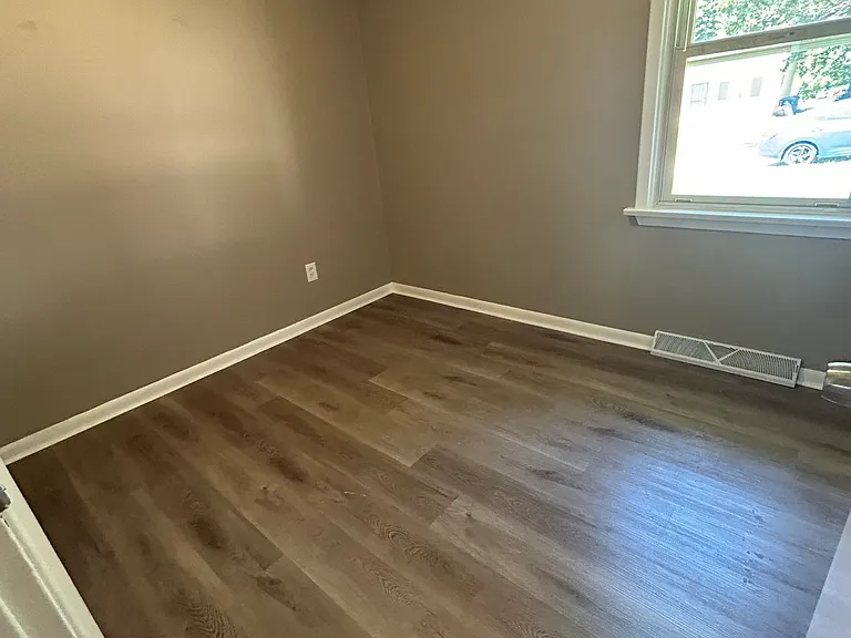 1140 Maple Ave — Photo 8