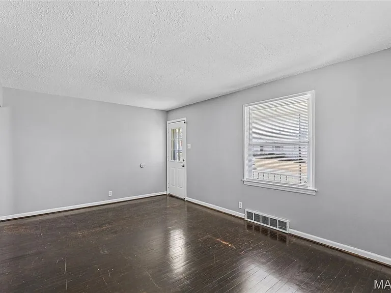 7471 Sharon Dr — Photo 16