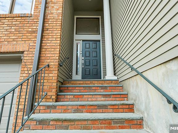 4th image of 20 Lakeview Dr