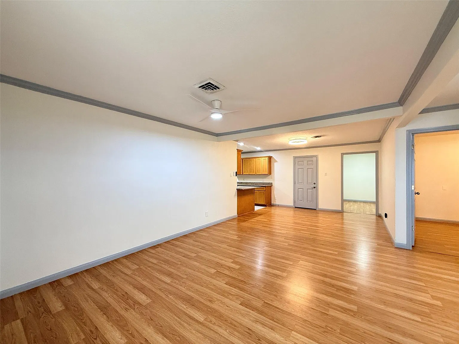 3 bed, 2.0 bath, 1564 sqft, $2,290 — Photo 4