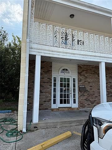1st image of 424 Realty Dr