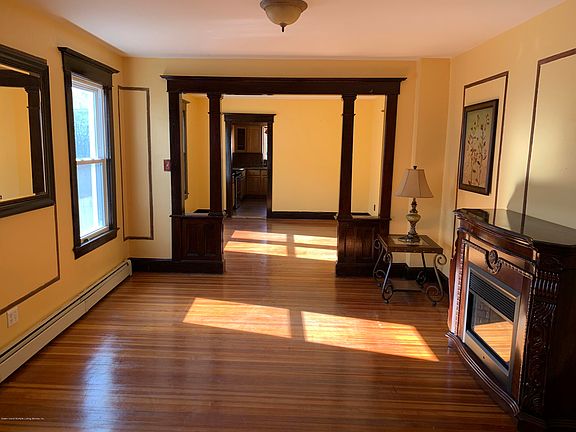 3rd image of 50 Caroline St