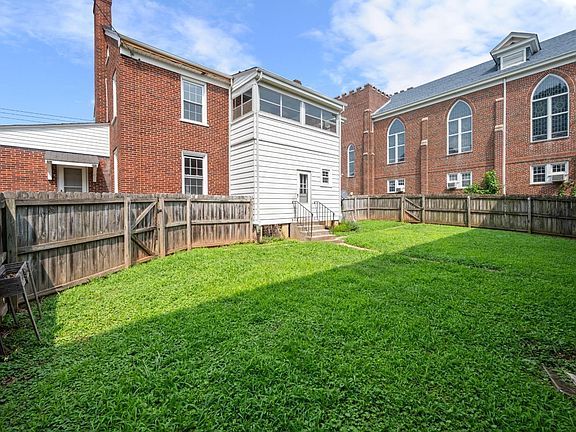 5th image of 3039 Campbell Ave