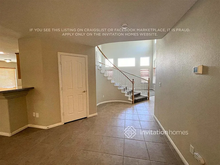 8104 Marin Pointe Ave — Photo 4