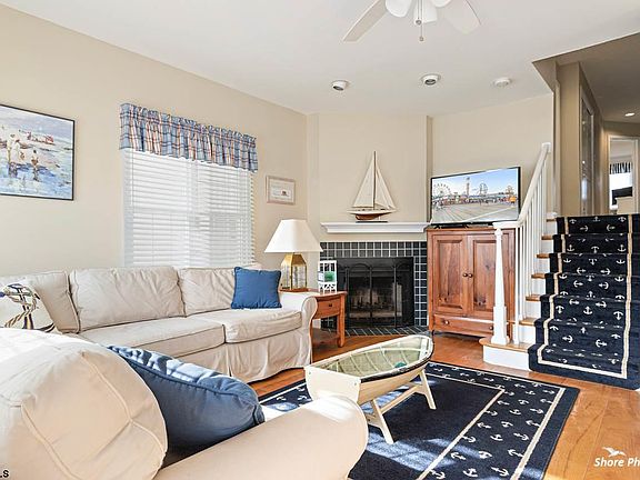 4th image of 3926 Central Ave #1