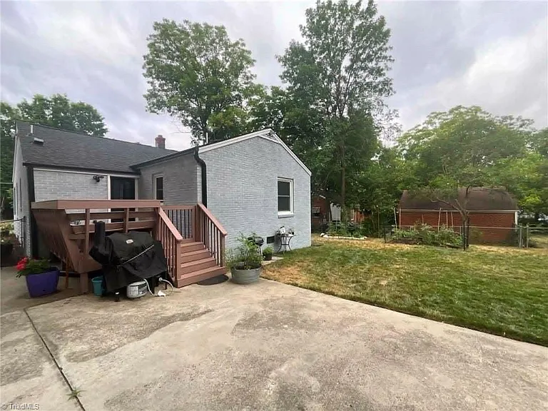 1712 N Mebane St — Photo 28