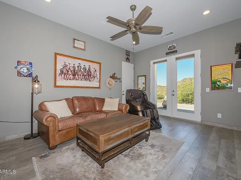 5861 E Cloud Rd — Photo 41