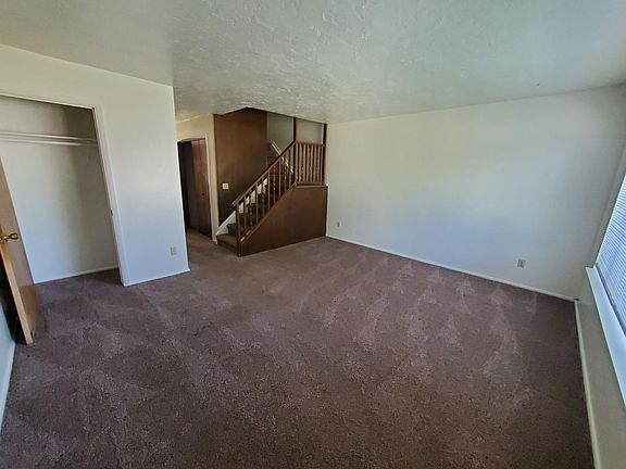2nd image of 390 Saturn Ave Unit 4