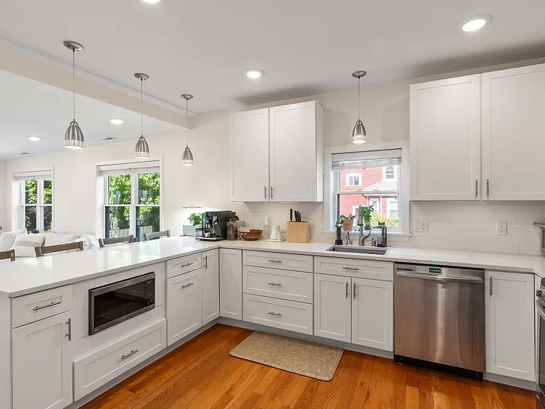 583 Main St #583 — Photo 3