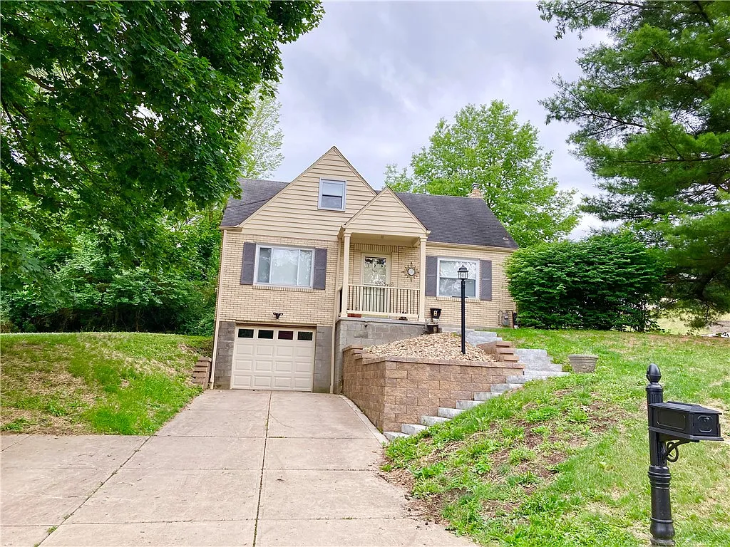 129 Highview Dr photo 1