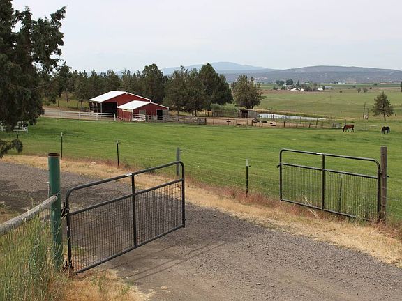 4th image of 7915 NW Country Loop