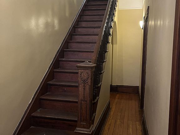 3rd image of 18 W Oglethorpe Ave #B