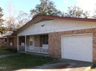 1306 E Sycamore Rd, Picayune, MS 39466