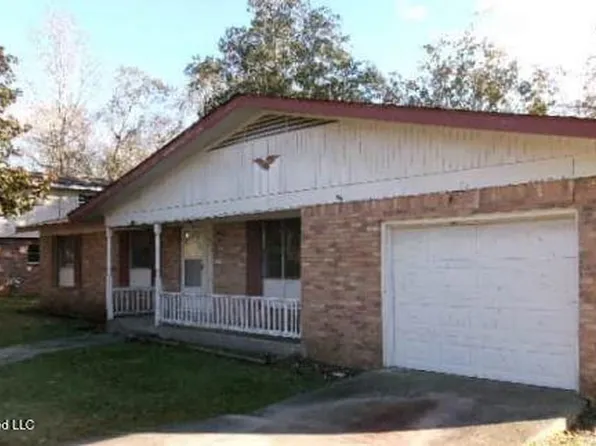 1306 E Sycamore Rd, Picayune, MS 39466