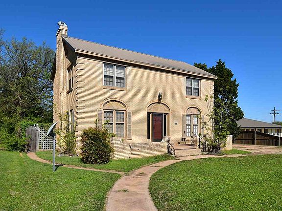 3rd image of 604 NW Fort Sill Blvd