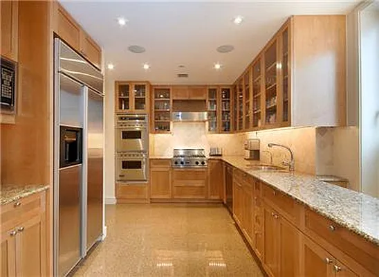 Sold by Warburg | media 3