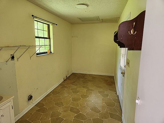 5th image of 173 SE Sandia Way