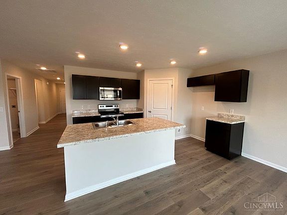 4th image of 418 E Oak Ave