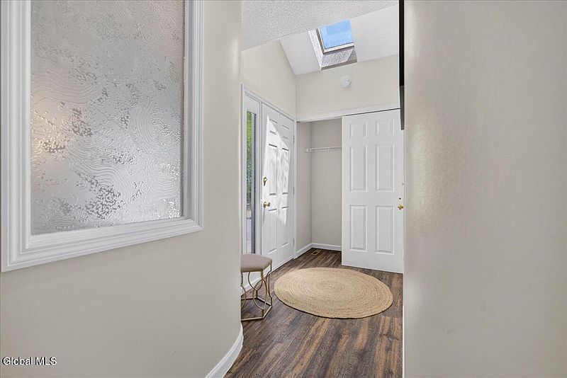 3rd image of 22 Lakeview Road