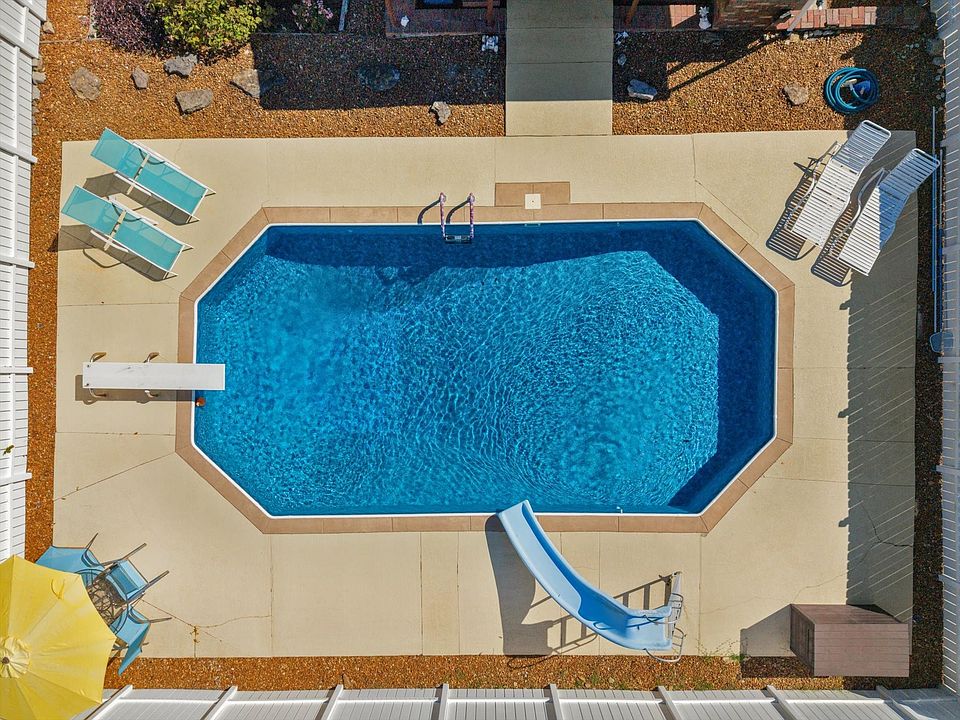 1st image of 401 Foxglove Pl