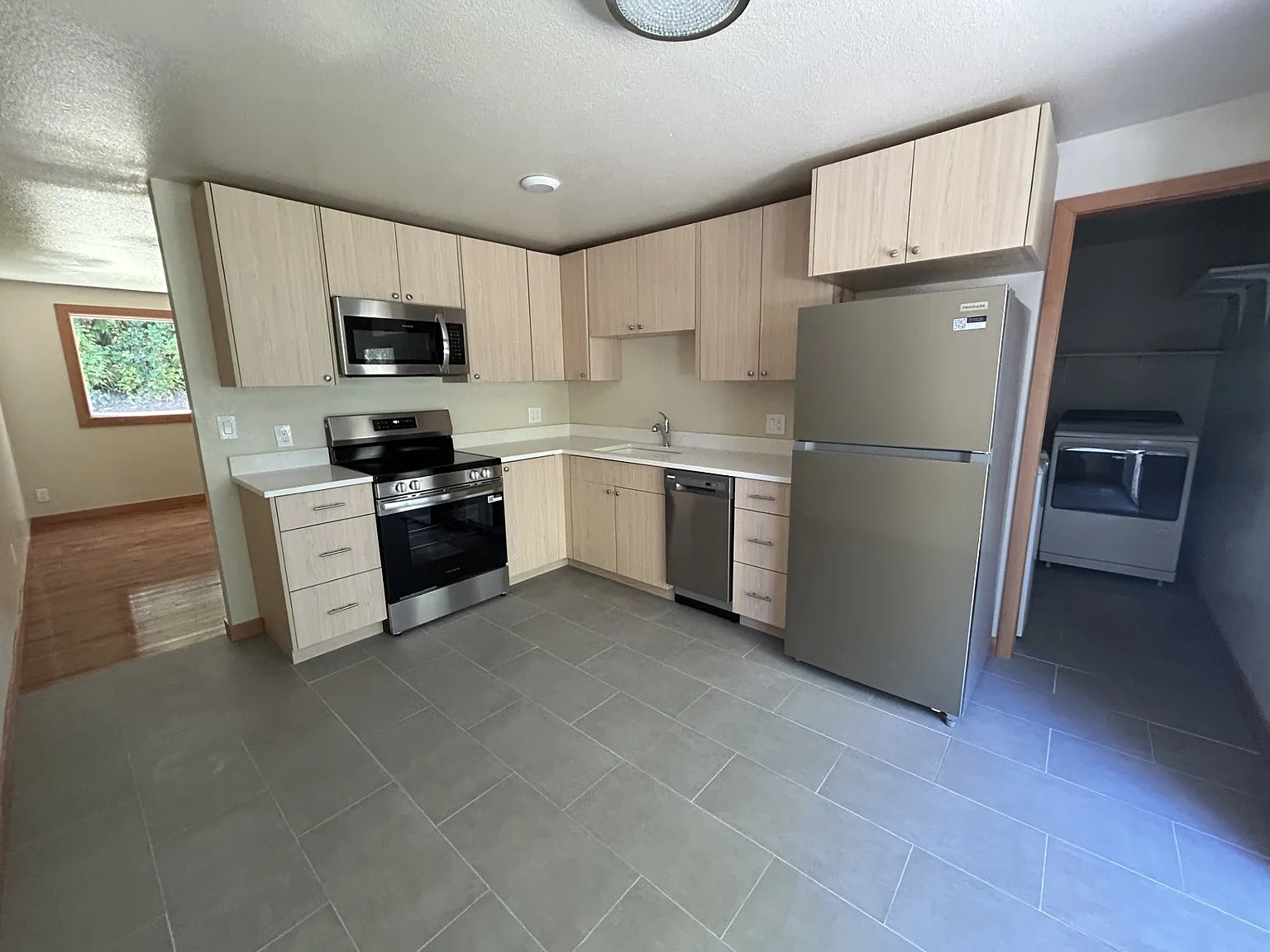 2 bed, 900 sqft, $2,000 — Photo 1