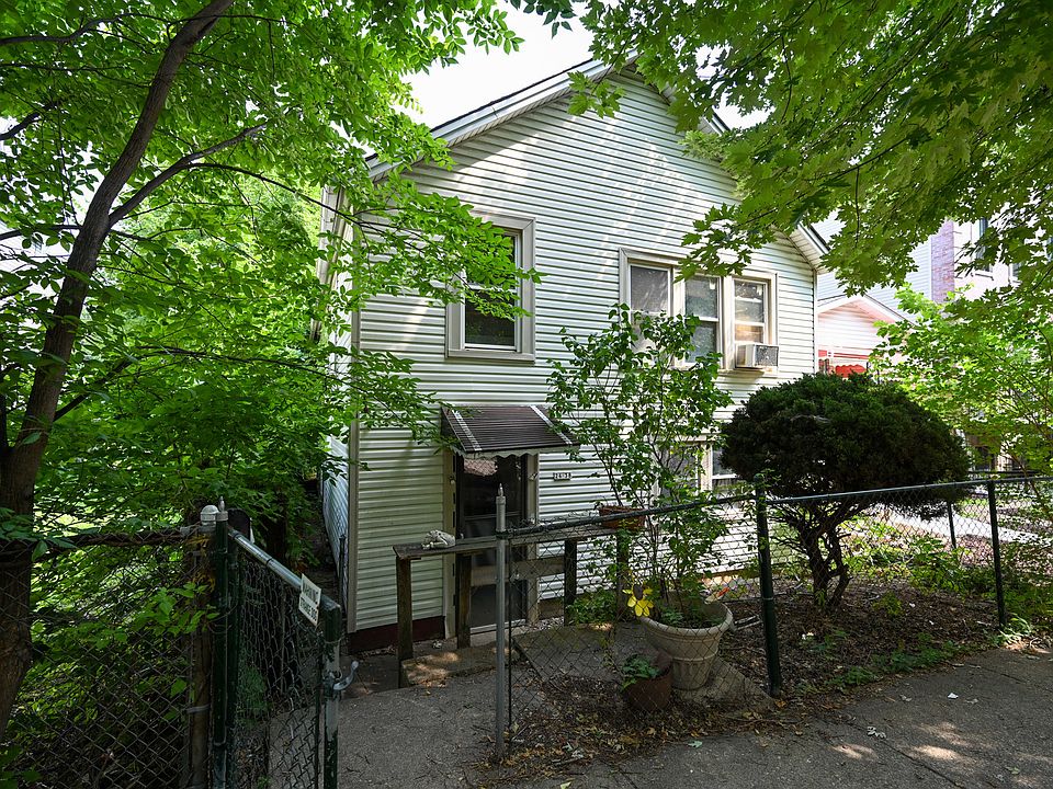 1st image of 2638 W Medill Ave