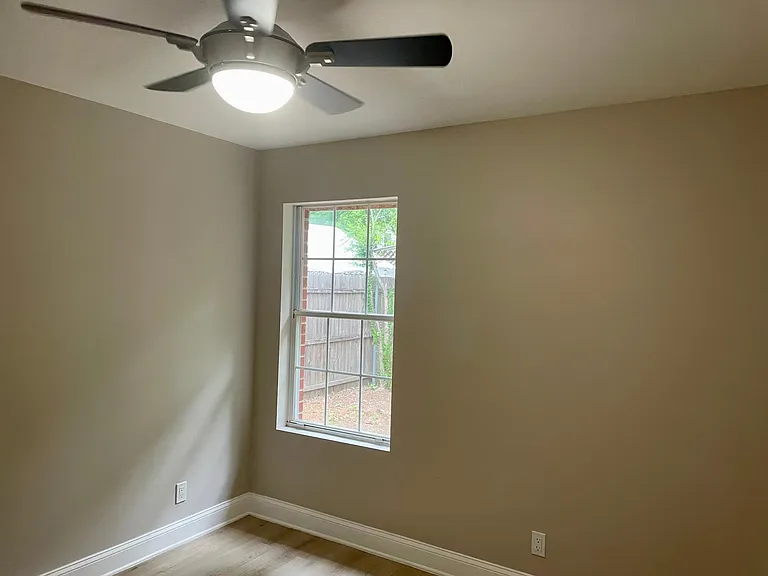 1433 Pickwick Ln — Photo 18