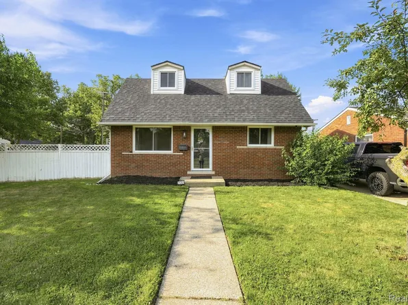 21201 E Twelve Mile Rd, Saint Clair Shores, MI 48081