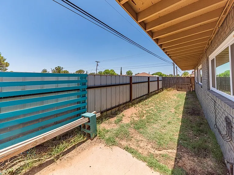 2901 Nabors Ln — Photo 28